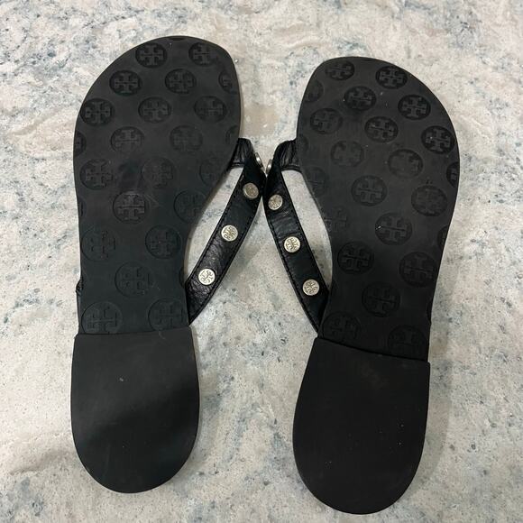 Tory Burch Women's 9M Black Leather Thong Sandal With Logo Stud Detail - Picture 5 of 6